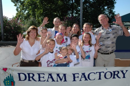 Gravois Kiwanis and St Louis Photographers help the Dream Factory